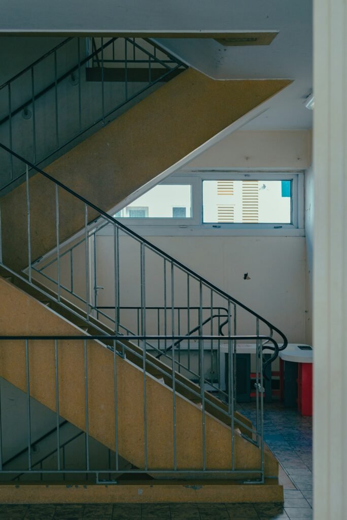 Cage d'escalier de copropriété