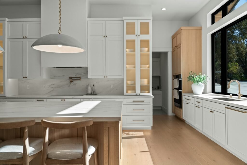 Cuisine neuve propre après nettoyage de fin de chantier