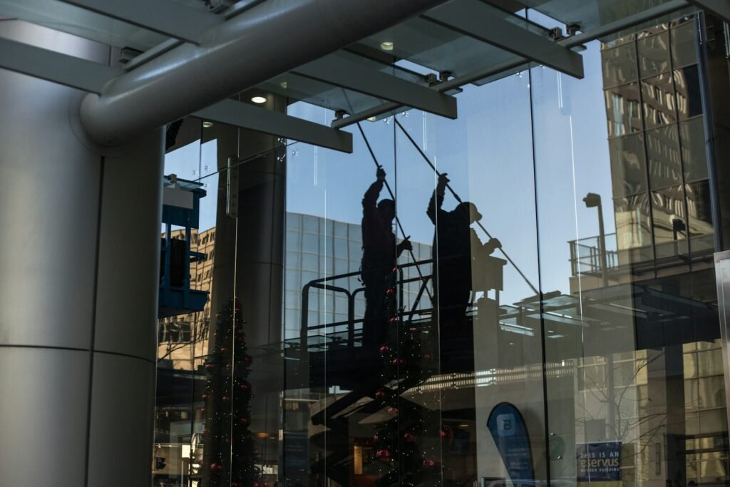 Nettoyage de façade vitrée en hauteur